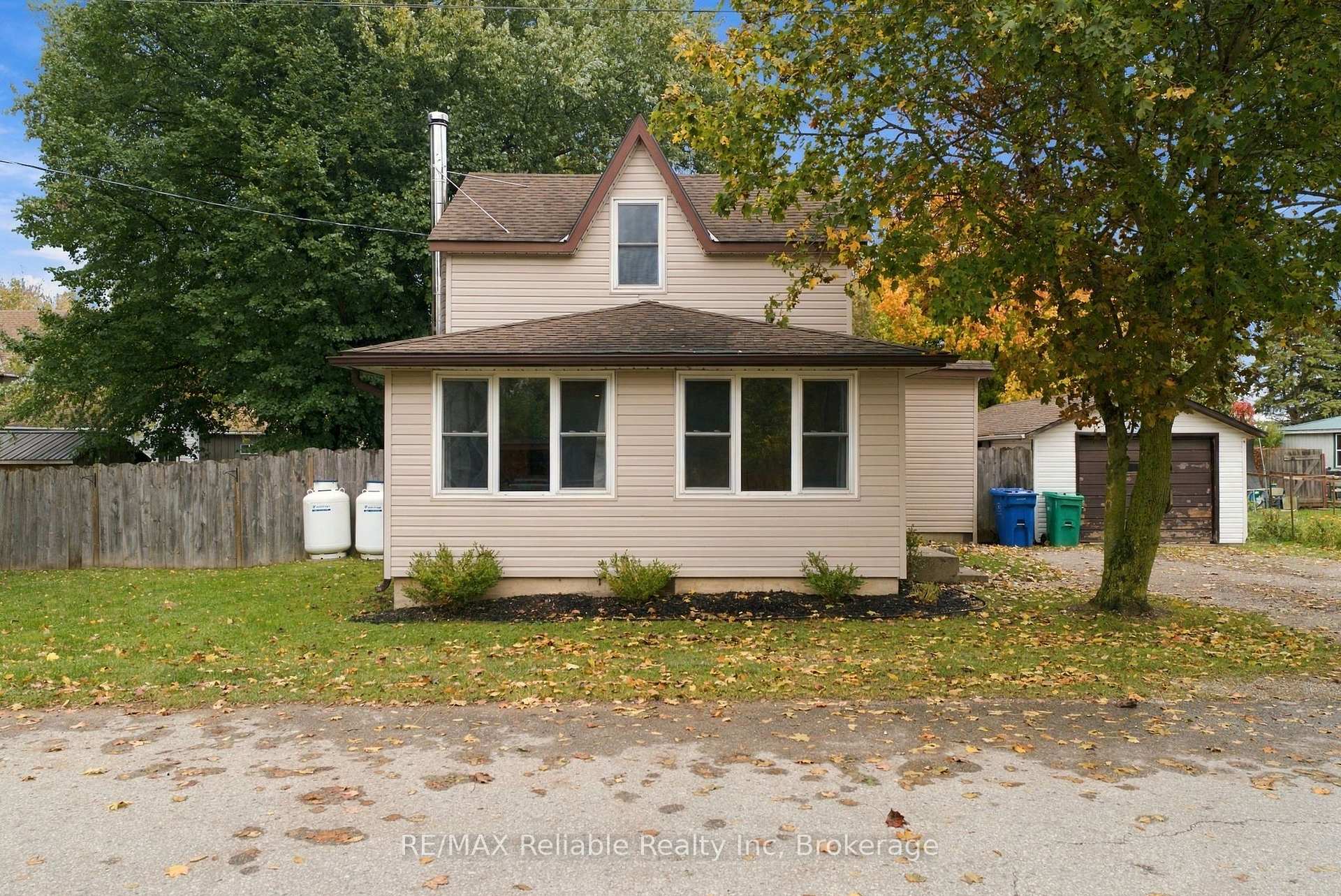 Photo 2 of 74 William Street, Ashfield-Colborne-Wawanosh, West Wawanosh — HOMEH