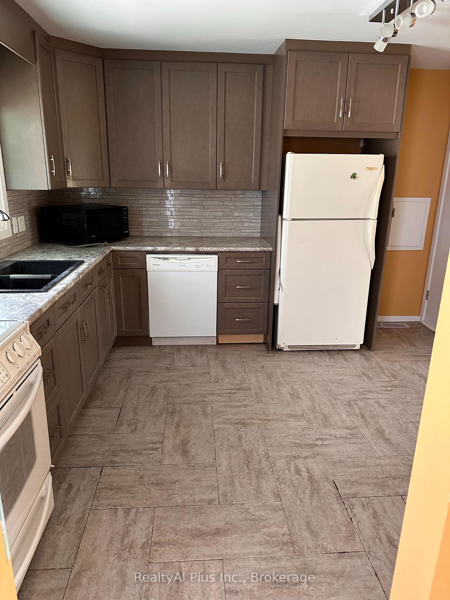 Photo 4 of Unit Upper, 57 Ripplewood Crescent, Kitchener, Forest Hill — HOMEH