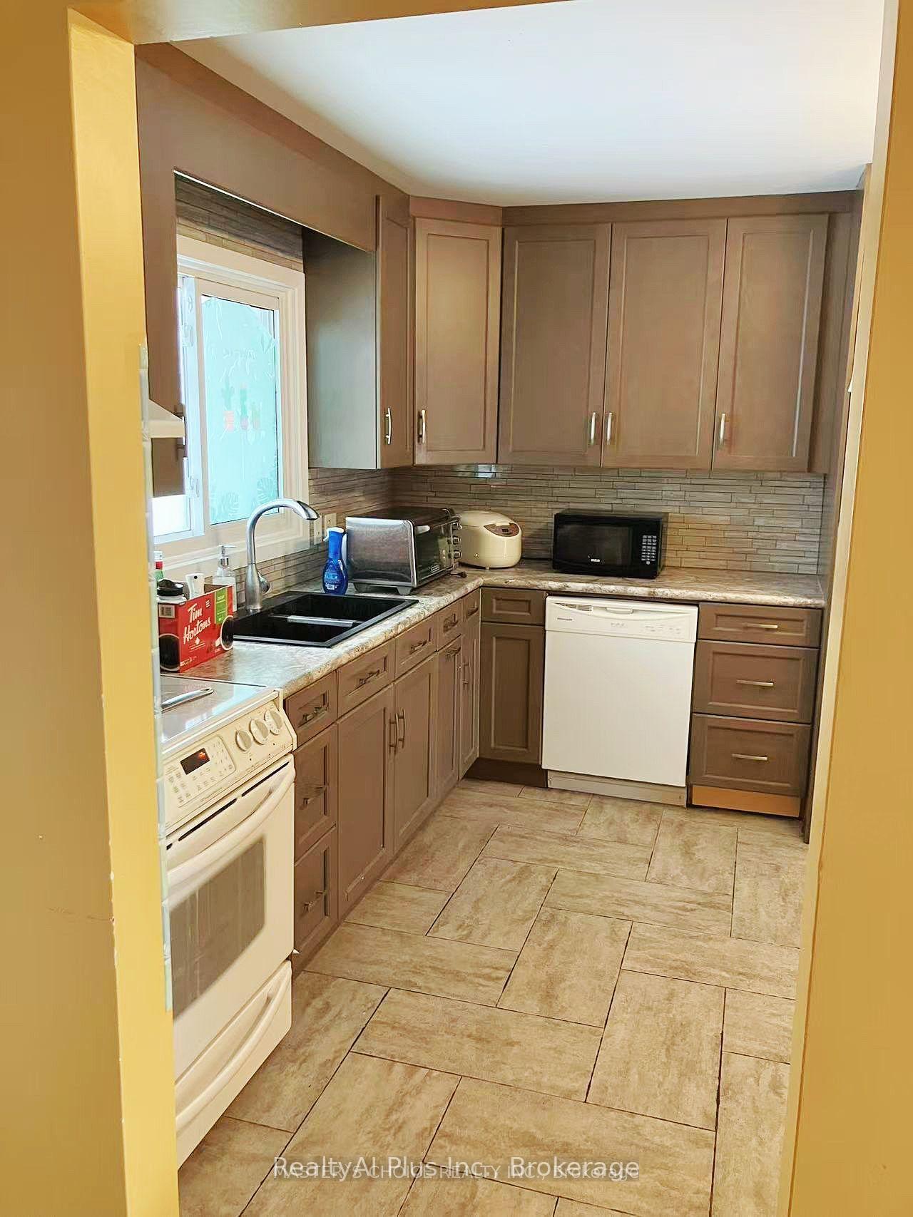 Photo 5 of Unit Upper, 57 Ripplewood Crescent, Kitchener, Forest Hill — HOMEH