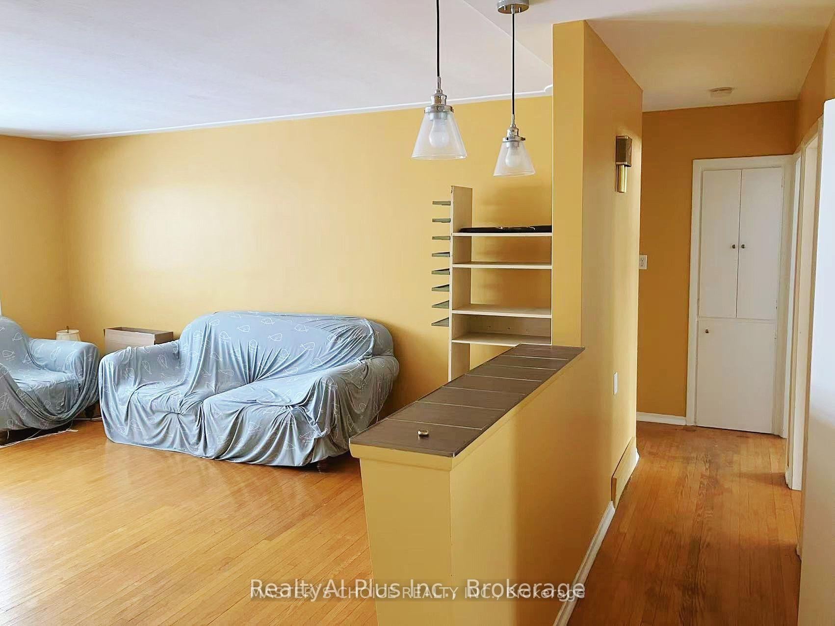 Photo 7 of Unit Upper, 57 Ripplewood Crescent, Kitchener, Forest Hill — HOMEH
