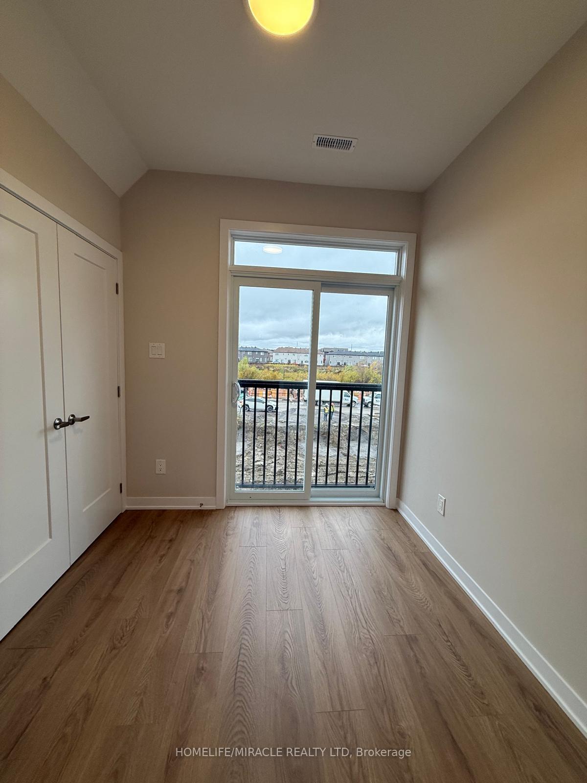 Photo 4 of 320 Stargrass Private, Ottawa, Barrhaven - Heritage Park — HOMEH