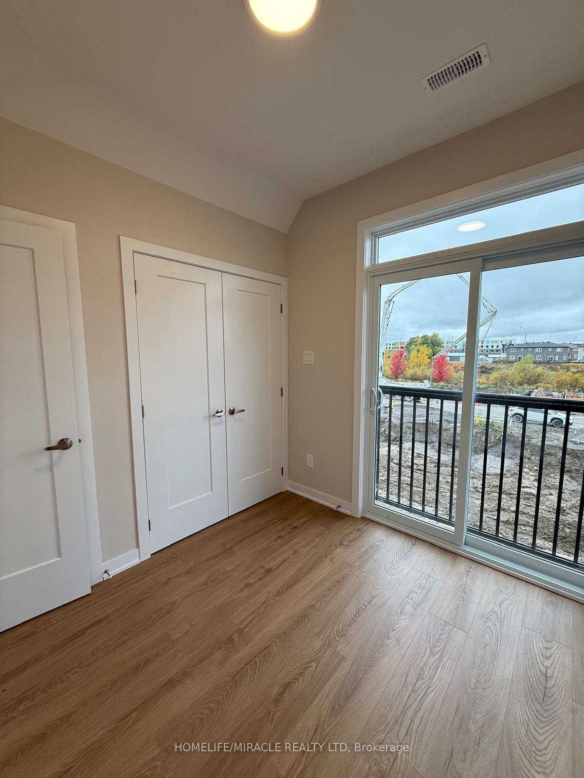 Photo 5 of 320 Stargrass Private, Ottawa, Barrhaven - Heritage Park — HOMEH