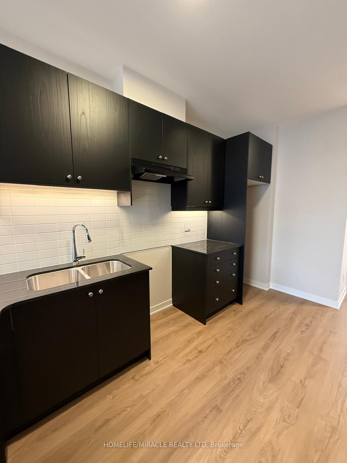 Photo 11 of 320 Stargrass Private, Ottawa, Barrhaven - Heritage Park — HOMEH