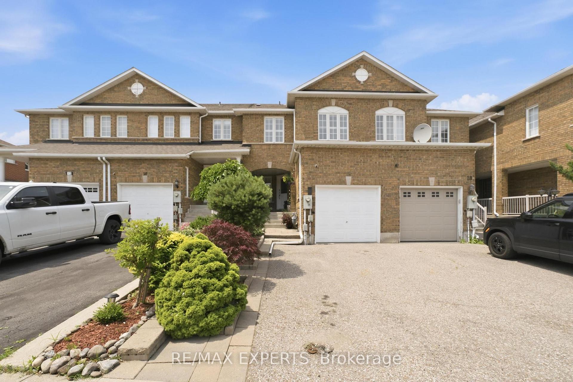 Photo 2 of 16 Piazza Crescent, Vaughan, West Woodbridge — HOMEH