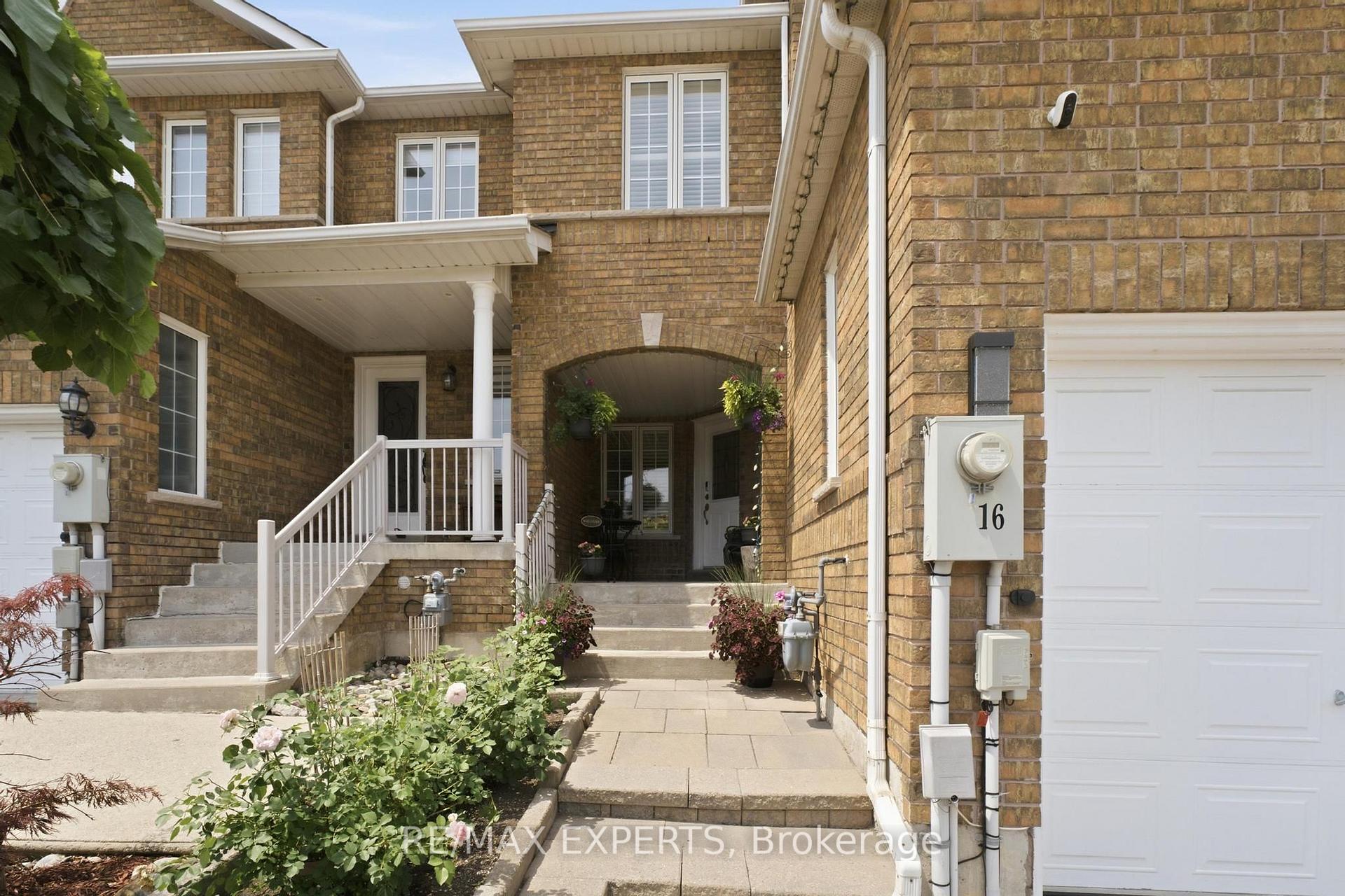 Photo 3 of 16 Piazza Crescent, Vaughan, West Woodbridge — HOMEH