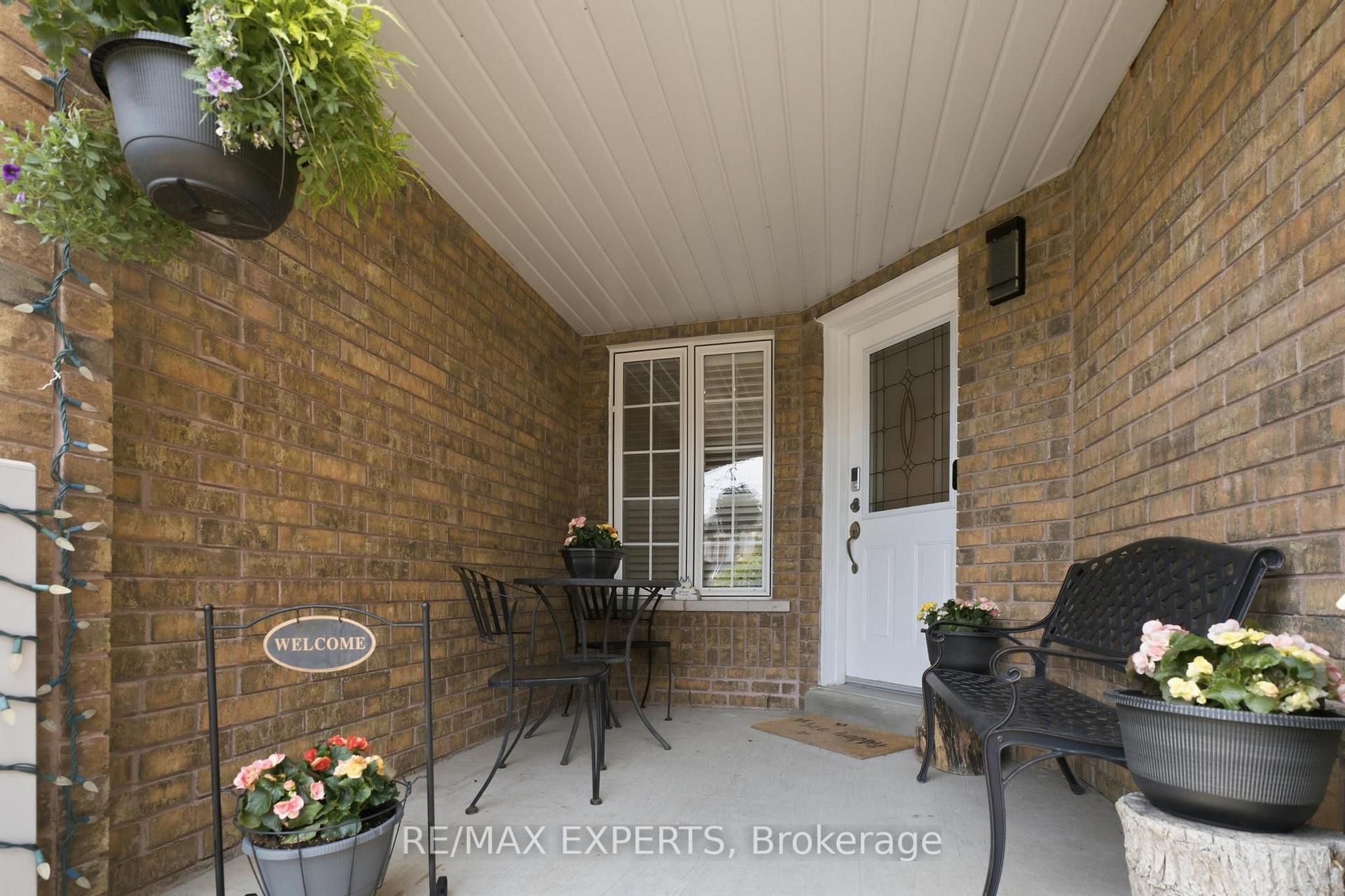 Photo 4 of 16 Piazza Crescent, Vaughan, West Woodbridge — HOMEH