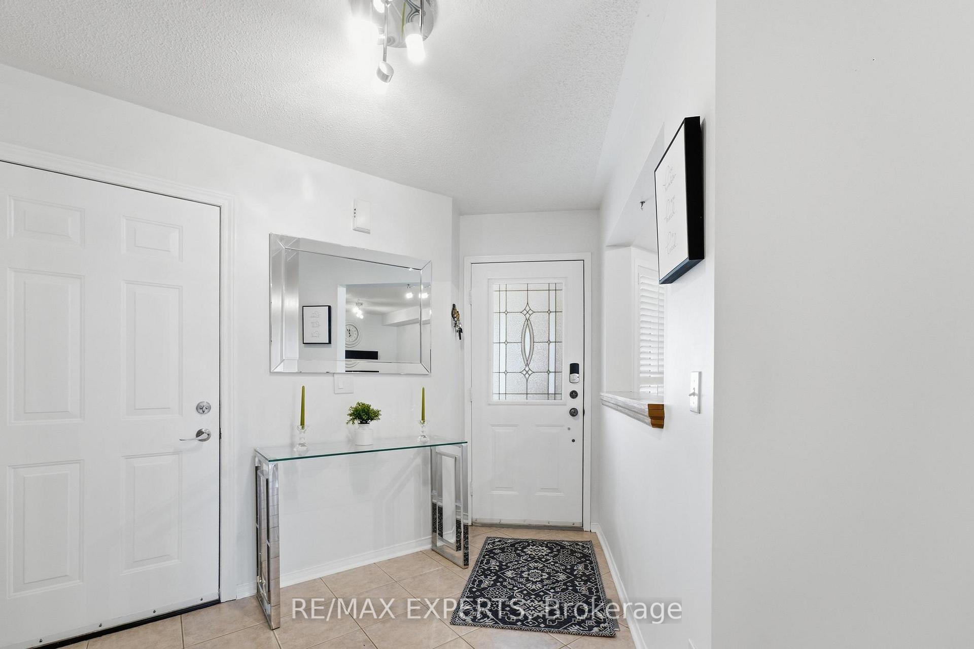 Photo 5 of 16 Piazza Crescent, Vaughan, West Woodbridge — HOMEH