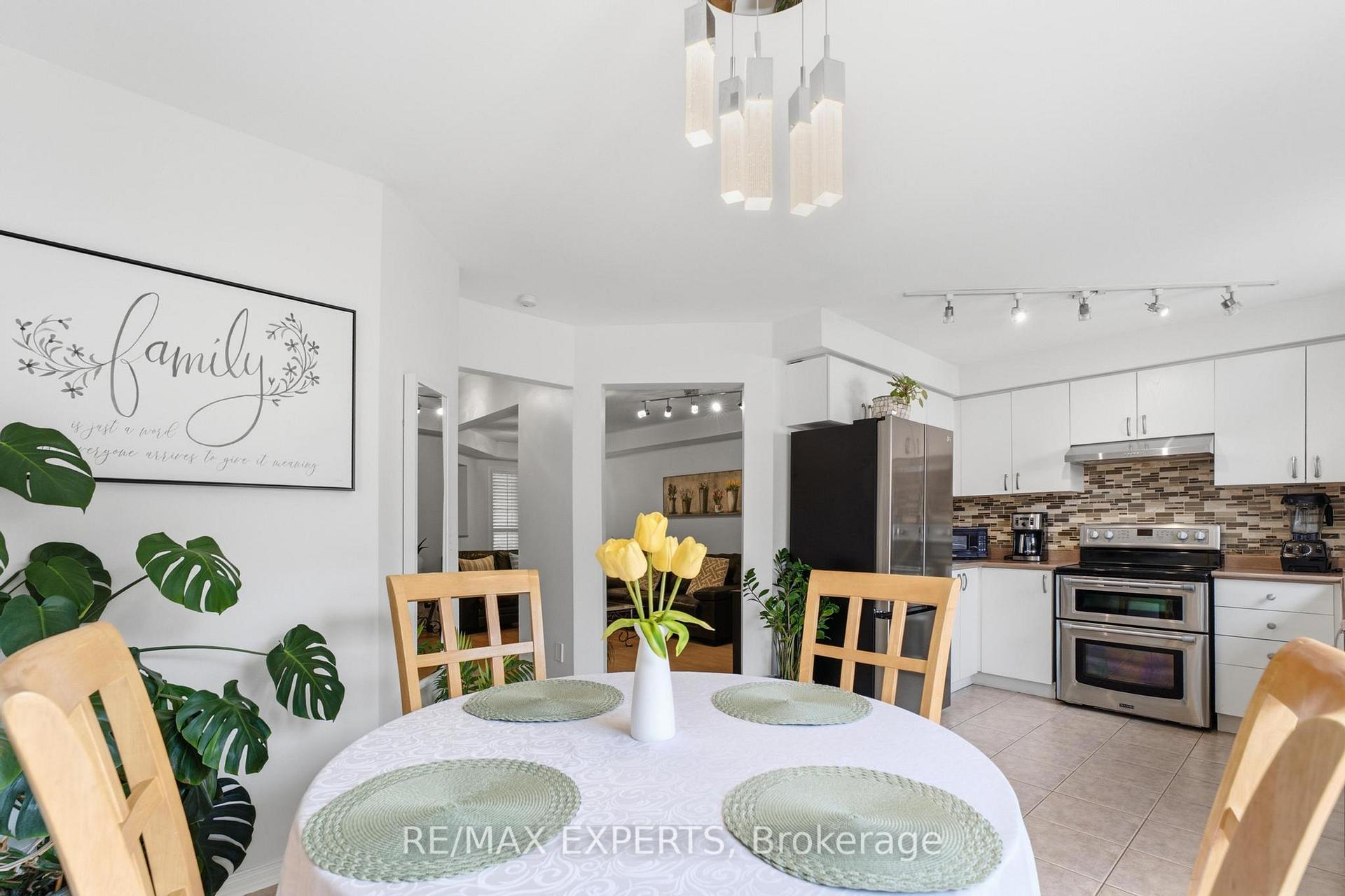 Photo 14 of 16 Piazza Crescent, Vaughan, West Woodbridge — HOMEH