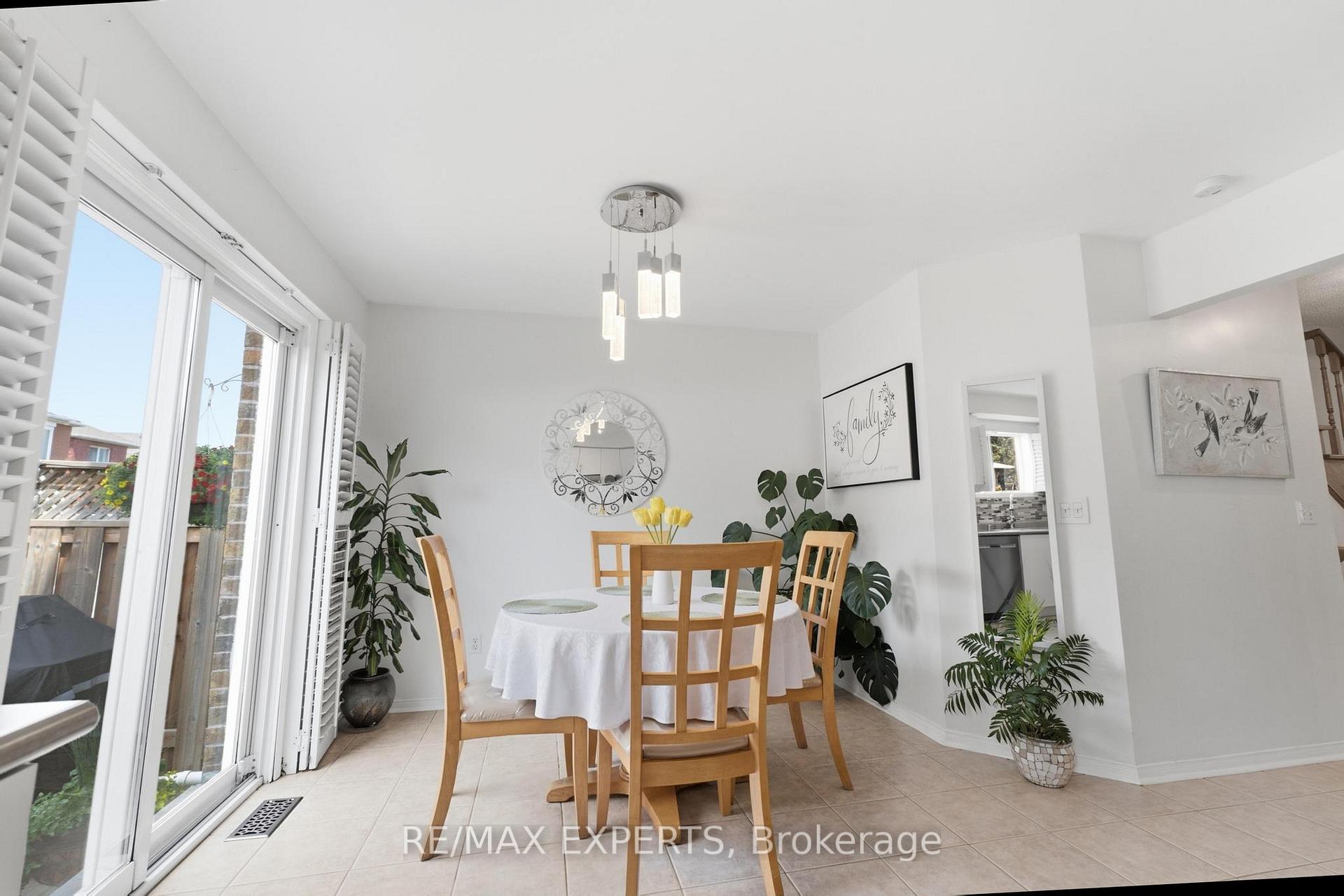 Photo 15 of 16 Piazza Crescent, Vaughan, West Woodbridge — HOMEH