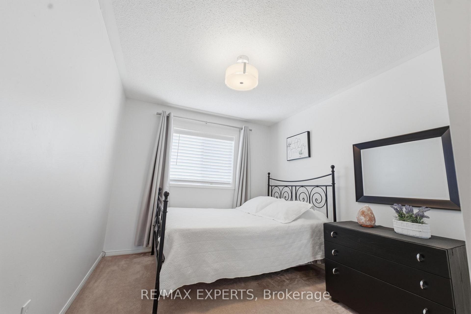 Photo 17 of 16 Piazza Crescent, Vaughan, West Woodbridge — HOMEH