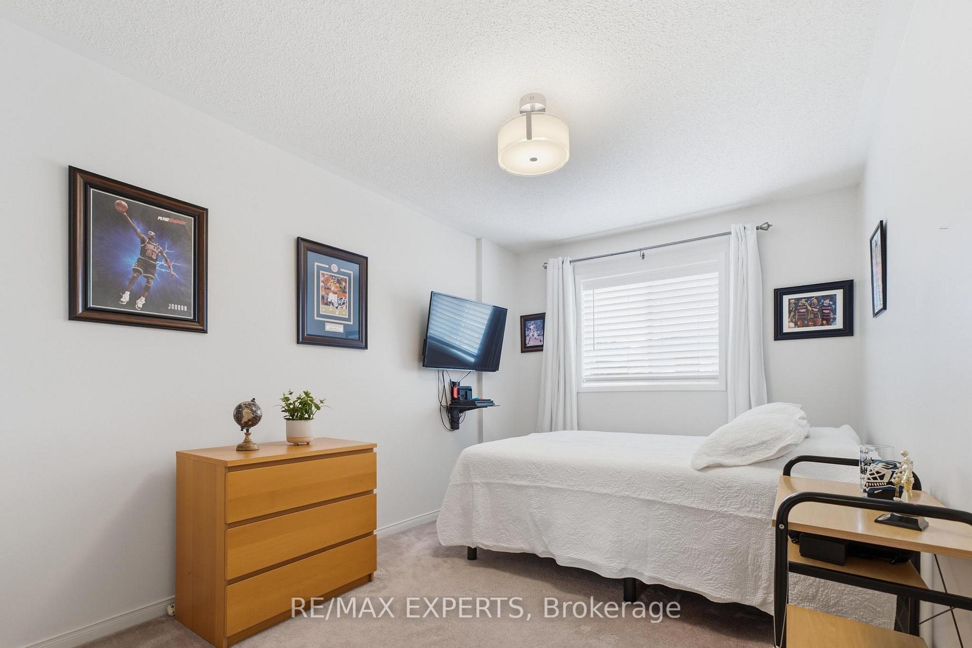 Photo 19 of 16 Piazza Crescent, Vaughan, West Woodbridge — HOMEH