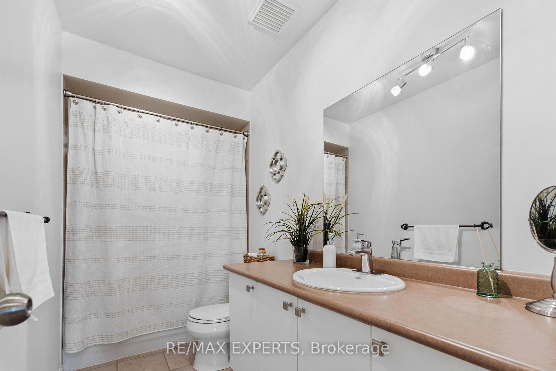 Photo 21 of 16 Piazza Crescent, Vaughan, West Woodbridge — HOMEH