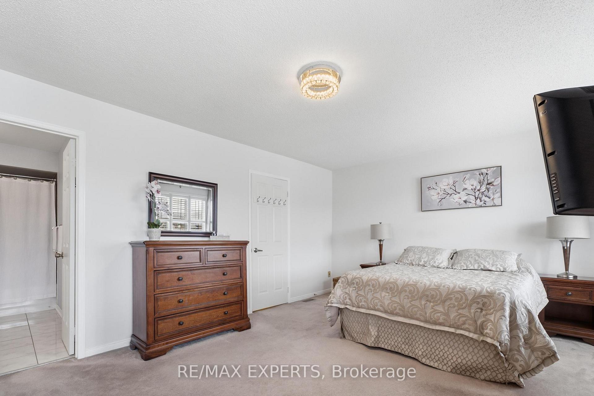 Photo 22 of 16 Piazza Crescent, Vaughan, West Woodbridge — HOMEH