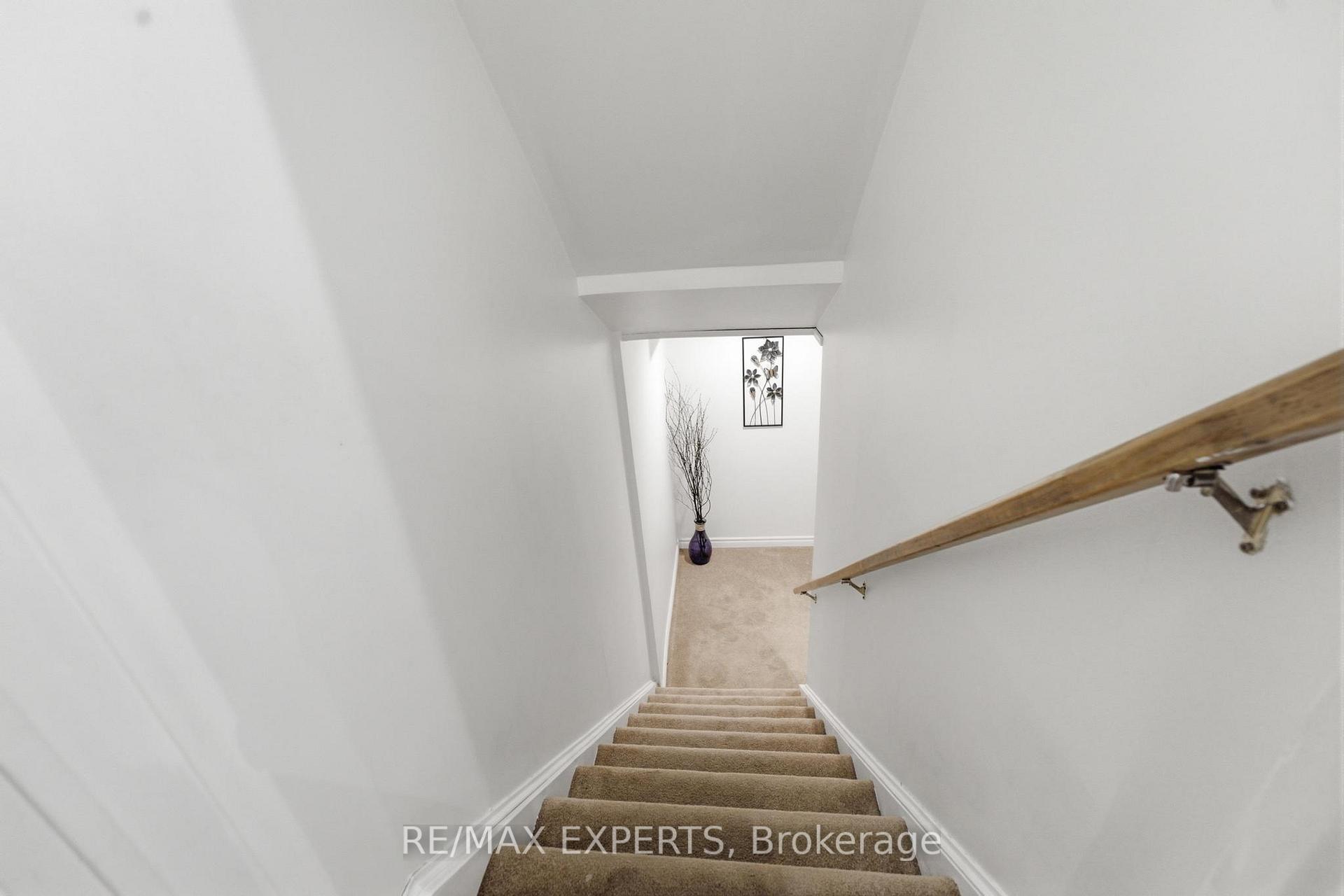 Photo 27 of 16 Piazza Crescent, Vaughan, West Woodbridge — HOMEH