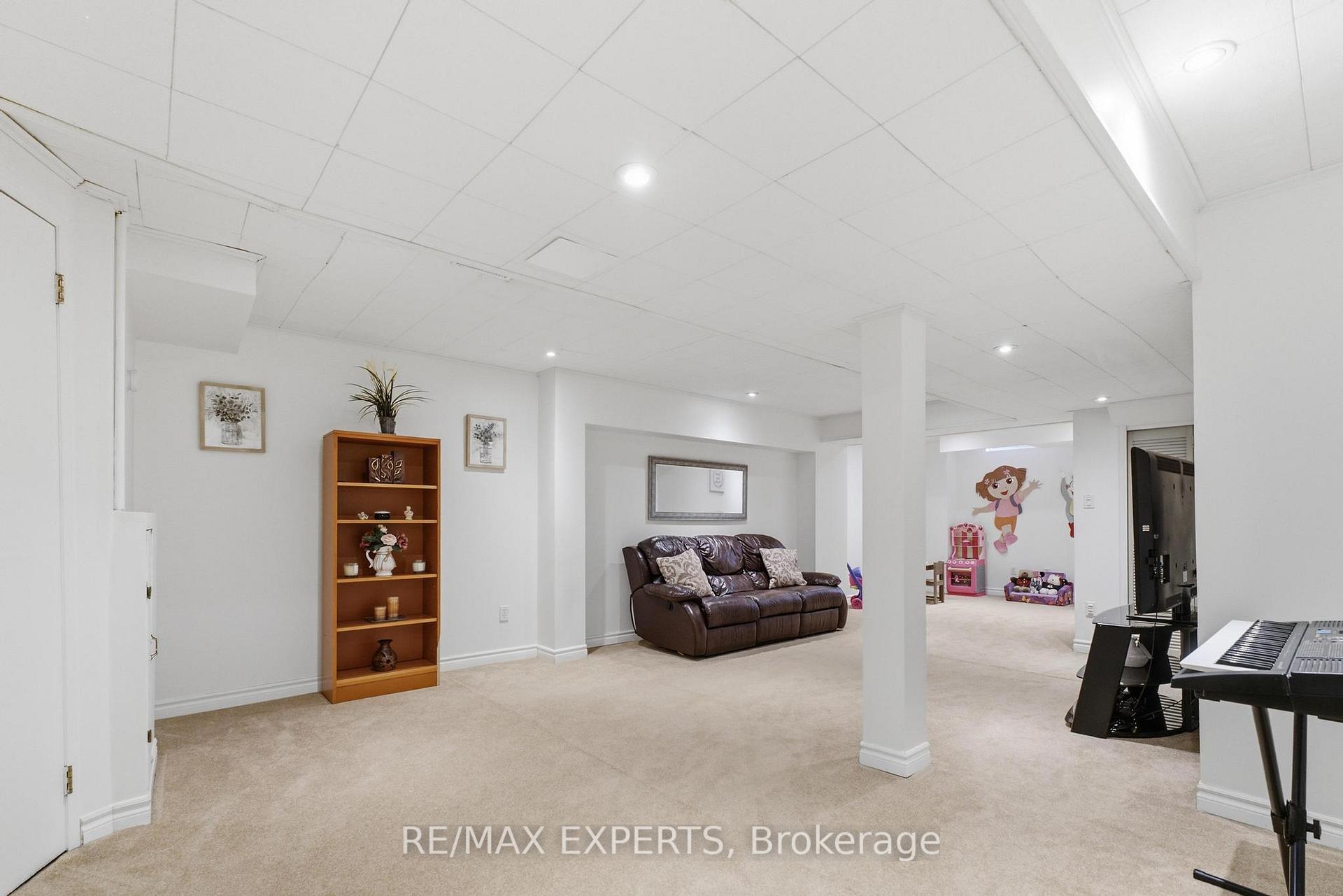 Photo 28 of 16 Piazza Crescent, Vaughan, West Woodbridge — HOMEH