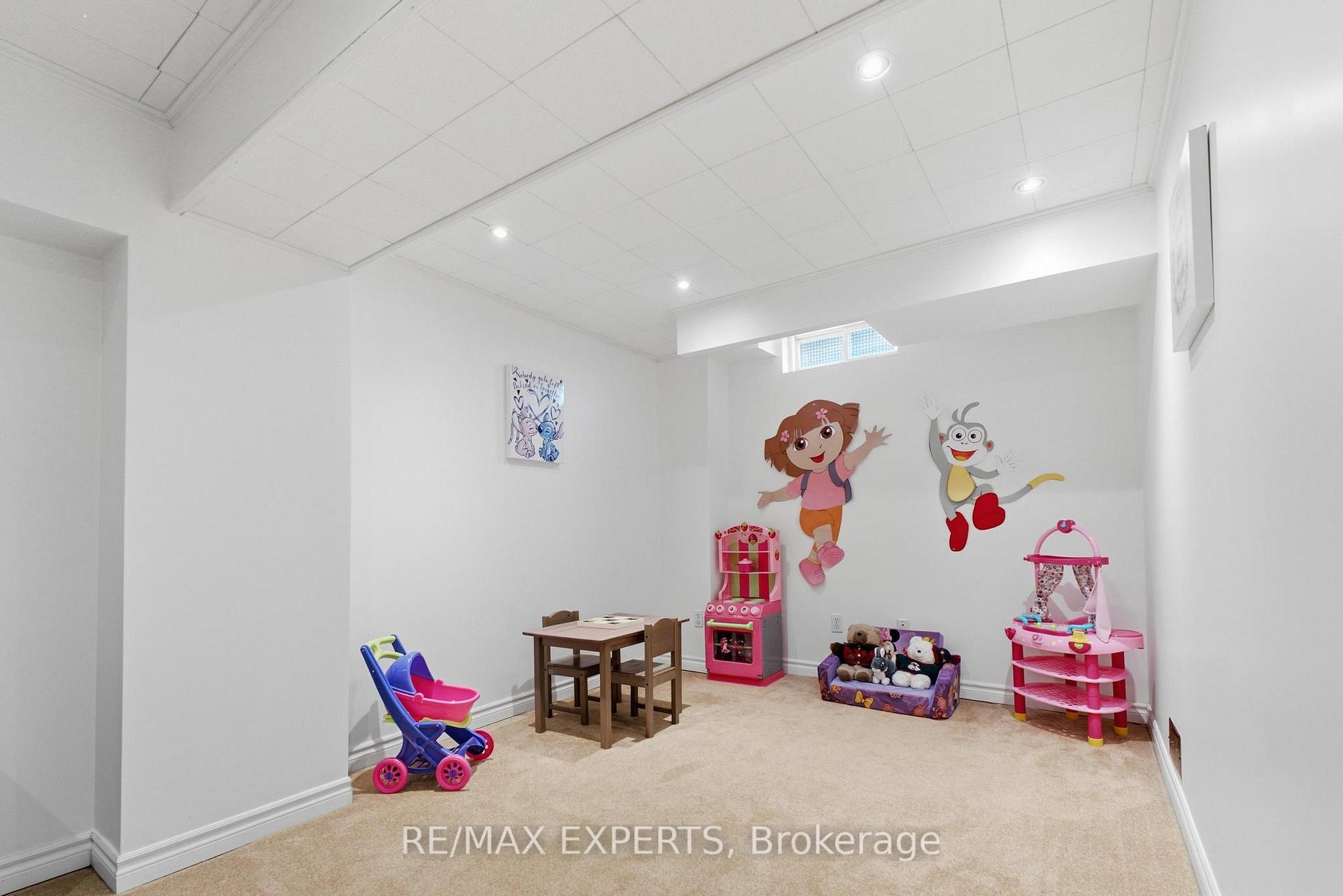 Photo 29 of 16 Piazza Crescent, Vaughan, West Woodbridge — HOMEH
