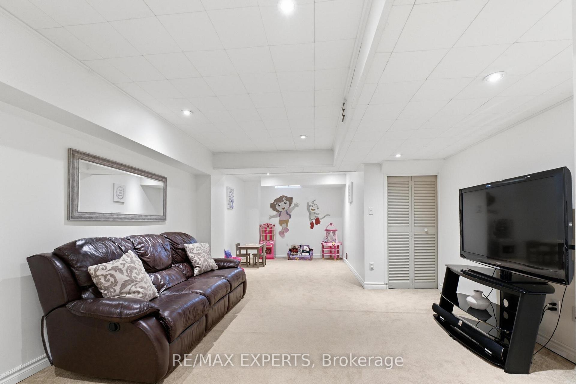 Photo 30 of 16 Piazza Crescent, Vaughan, West Woodbridge — HOMEH