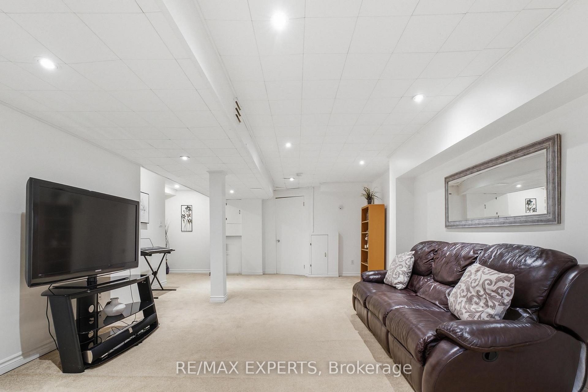 Photo 31 of 16 Piazza Crescent, Vaughan, West Woodbridge — HOMEH