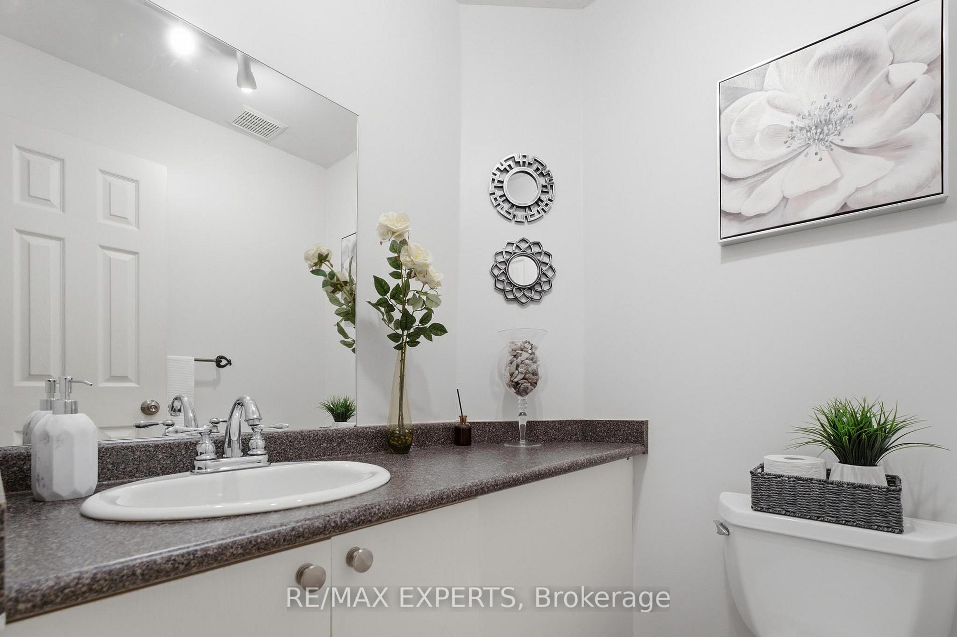 Photo 32 of 16 Piazza Crescent, Vaughan, West Woodbridge — HOMEH