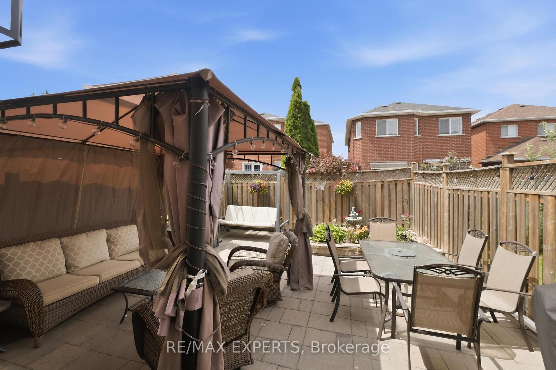Photo 33 of 16 Piazza Crescent, Vaughan, West Woodbridge — HOMEH