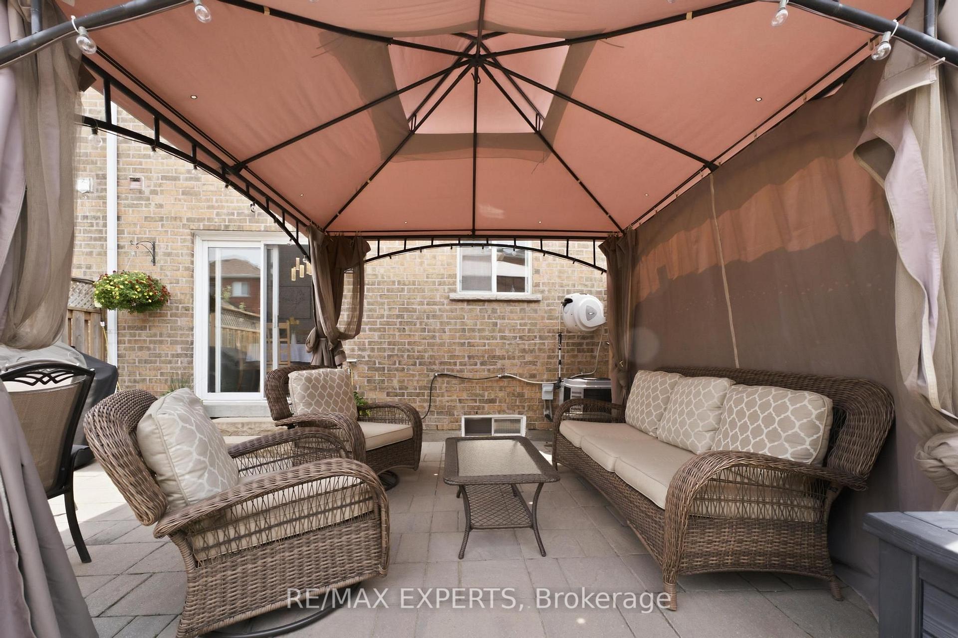 Photo 35 of 16 Piazza Crescent, Vaughan, West Woodbridge — HOMEH