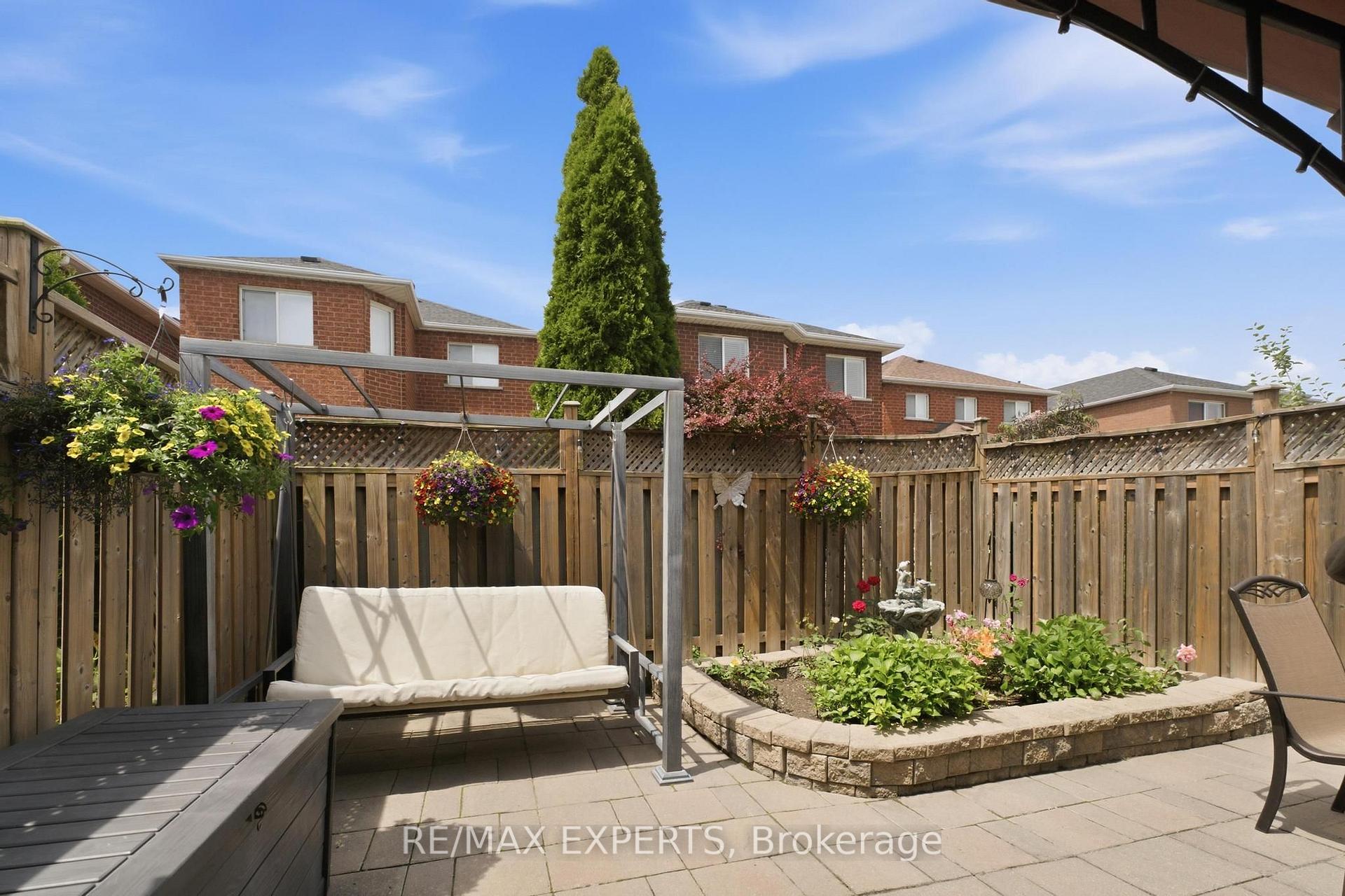 Photo 38 of 16 Piazza Crescent, Vaughan, West Woodbridge — HOMEH