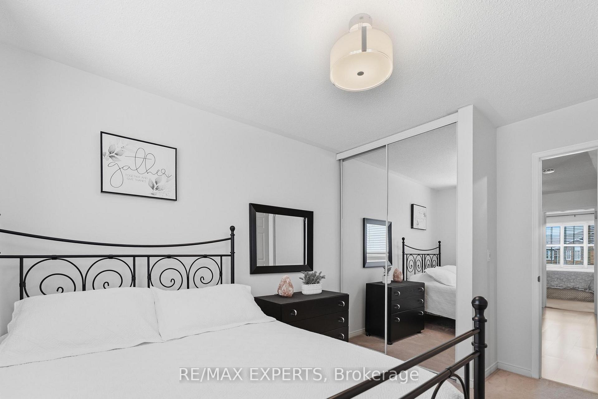 Photo 18 of 16 Piazza Crescent, Vaughan, West Woodbridge — HOMEH