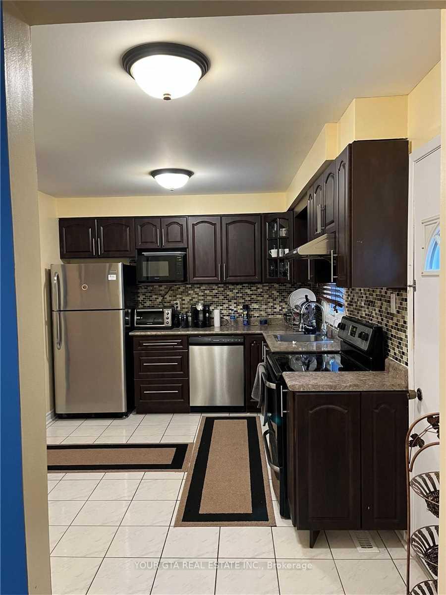 Photo 3 of 20 Luminous Court, Brampton, Heart Lake West — HOMEH