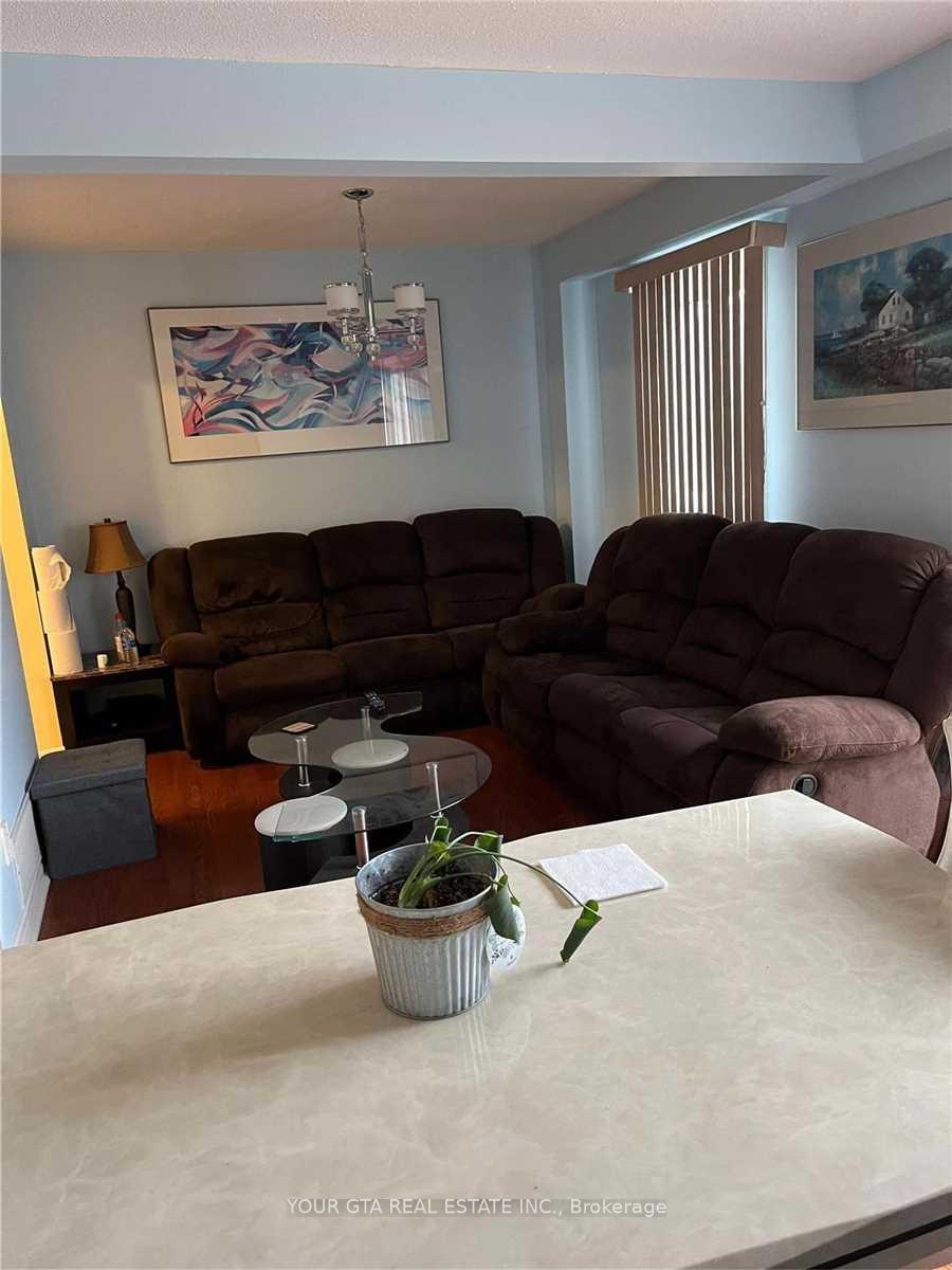 Photo 5 of 20 Luminous Court, Brampton, Heart Lake West — HOMEH