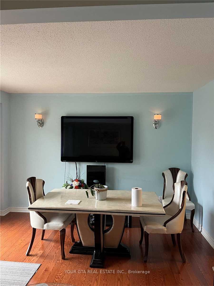Photo 9 of 20 Luminous Court, Brampton, Heart Lake West — HOMEH