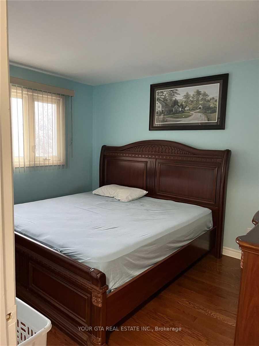 Photo 11 of 20 Luminous Court, Brampton, Heart Lake West — HOMEH