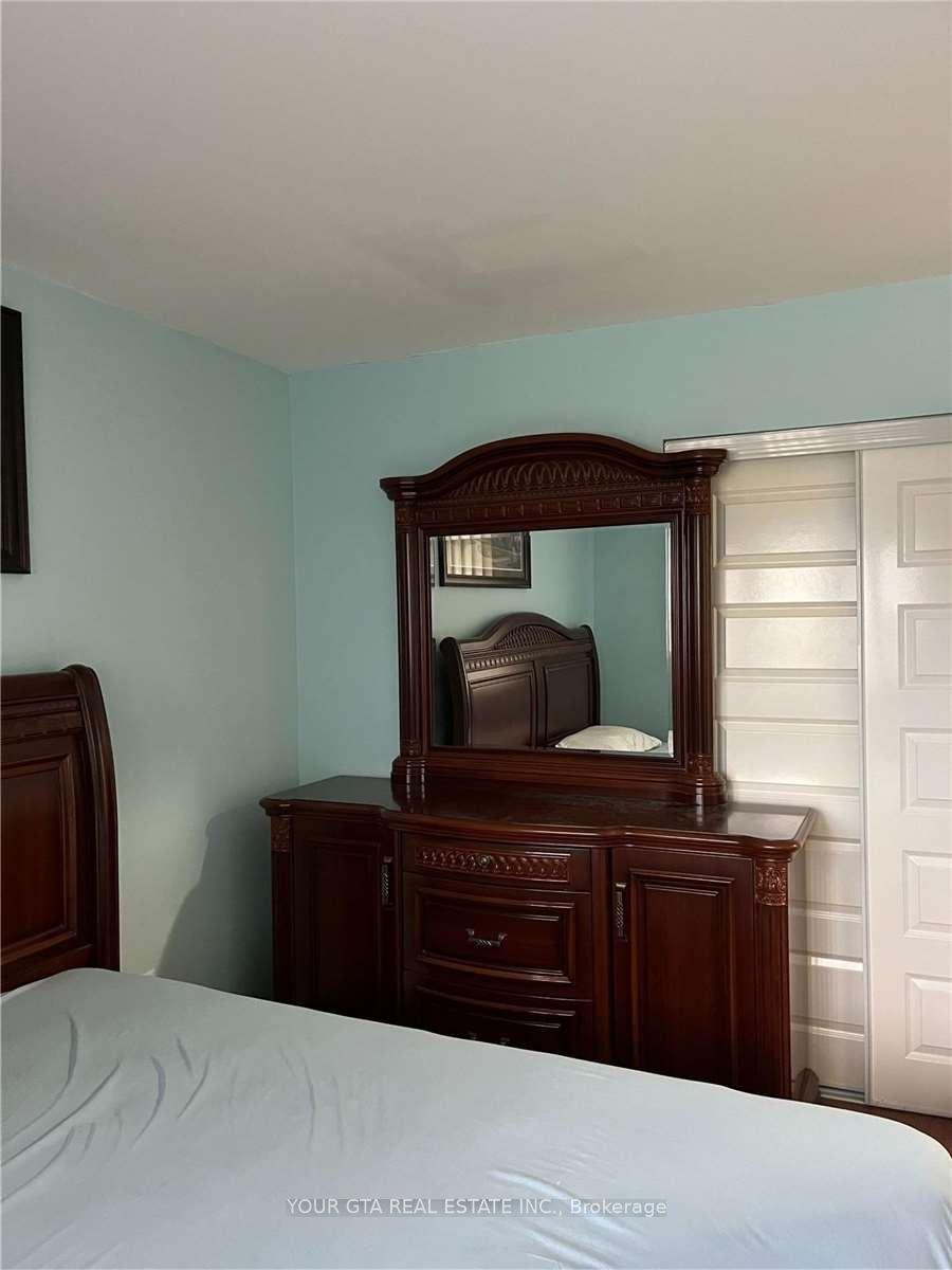 Photo 12 of 20 Luminous Court, Brampton, Heart Lake West — HOMEH