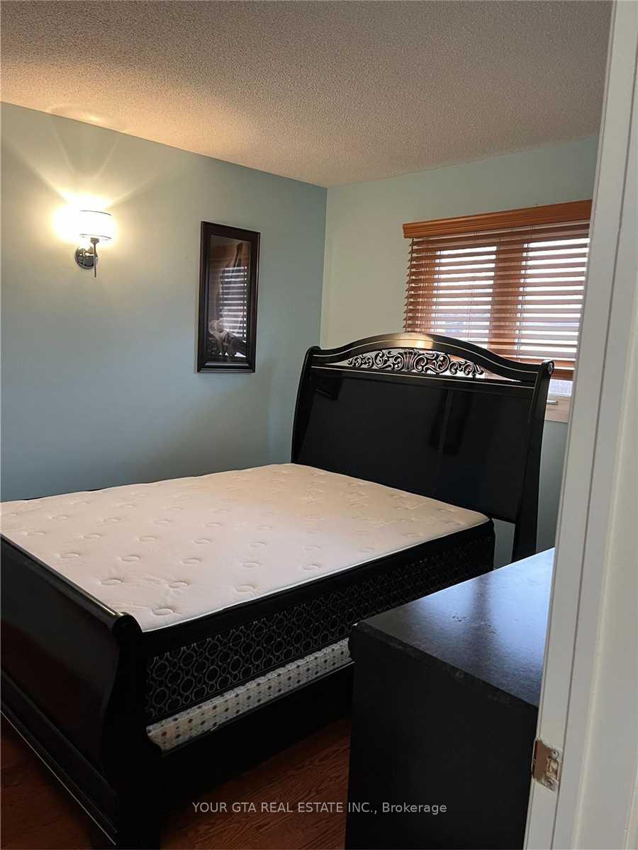 Photo 13 of 20 Luminous Court, Brampton, Heart Lake West — HOMEH
