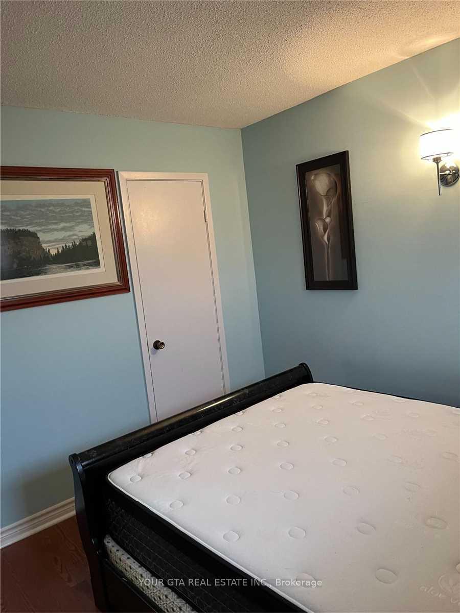 Photo 14 of 20 Luminous Court, Brampton, Heart Lake West — HOMEH