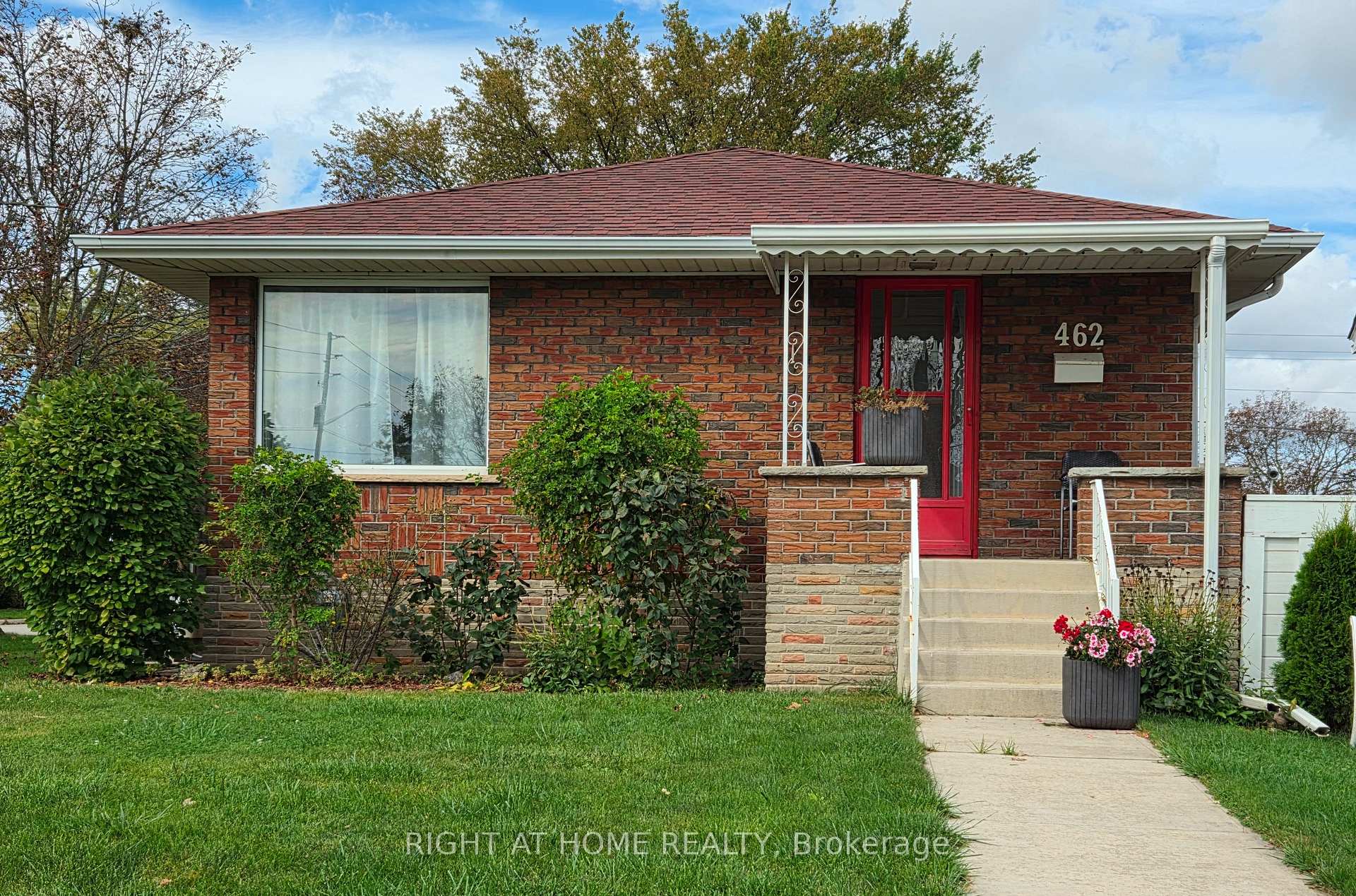 Photo 1 of 462 Madison Avenue, Oshawa, McLaughlin — HOMEH