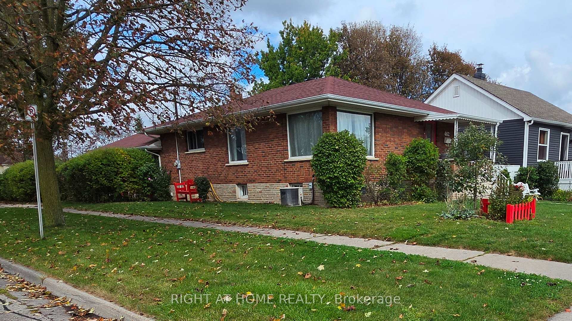 Photo 3 of 462 Madison Avenue, Oshawa, McLaughlin — HOMEH