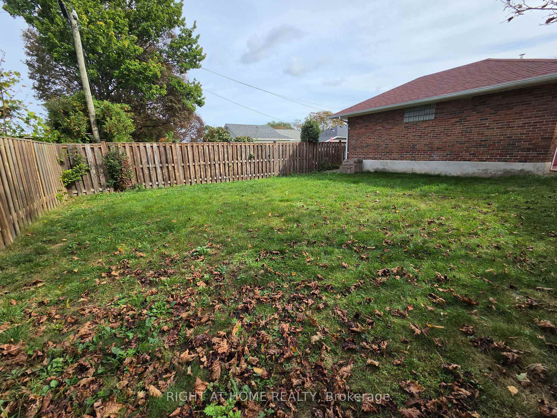 Photo 9 of 462 Madison Avenue, Oshawa, McLaughlin — HOMEH