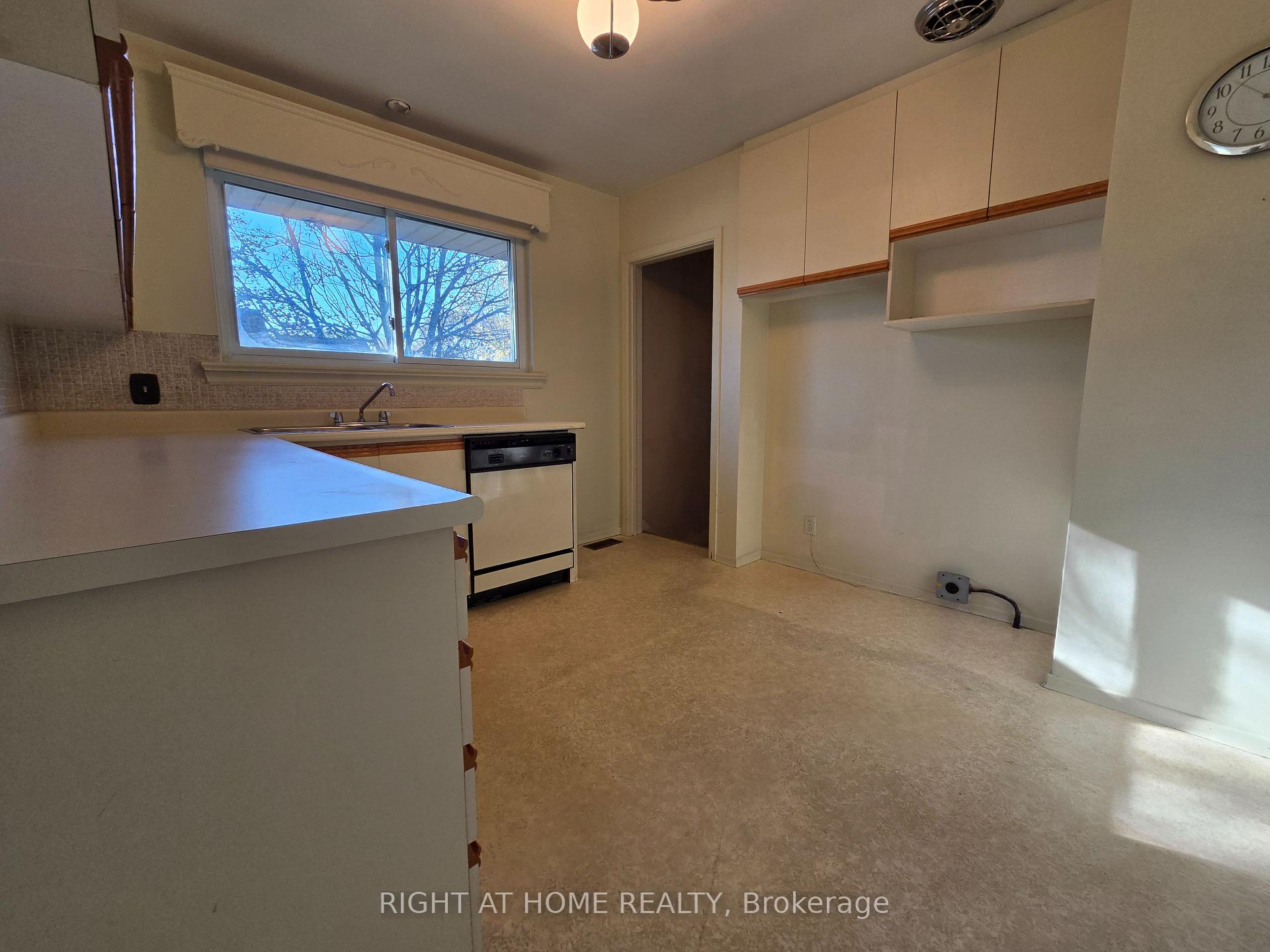 Photo 12 of 462 Madison Avenue, Oshawa, McLaughlin — HOMEH