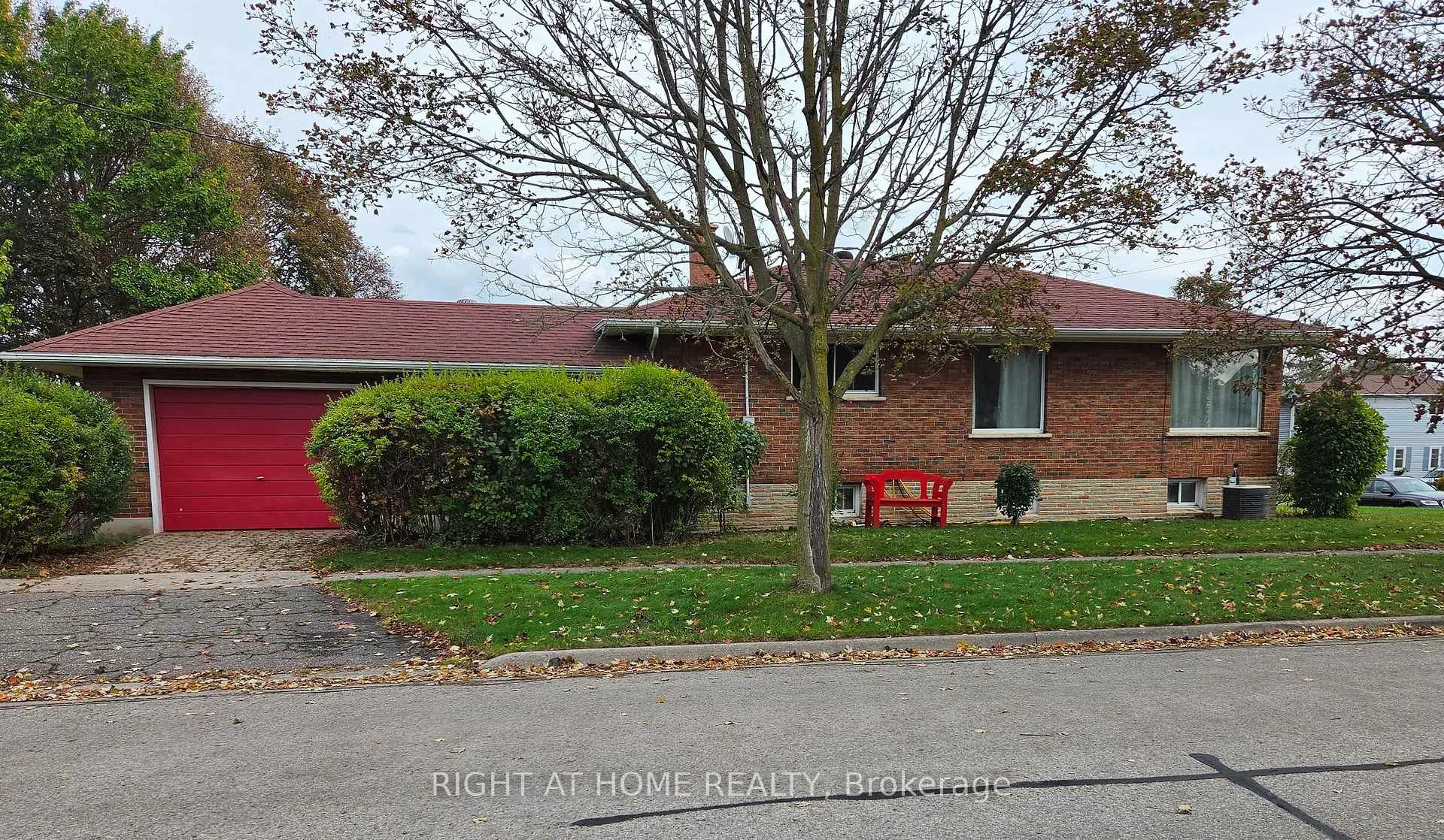 Photo 6 of 462 Madison Avenue, Oshawa, McLaughlin — HOMEH