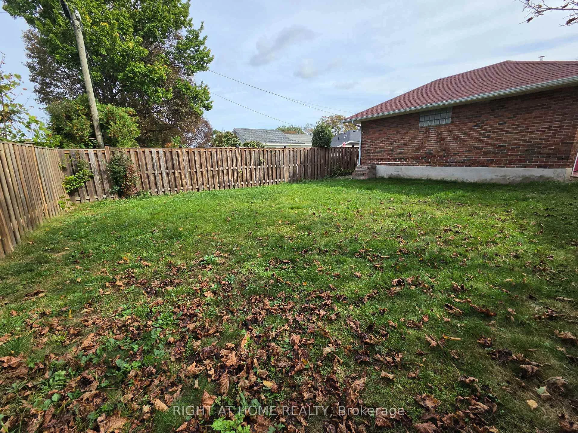 Photo 8 of 462 Madison Avenue, Oshawa, McLaughlin — HOMEH