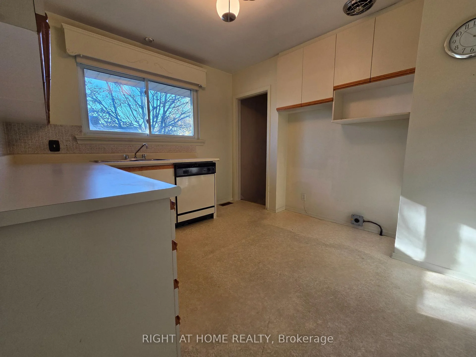Photo 15 of 462 Madison Avenue, Oshawa, McLaughlin — HOMEH