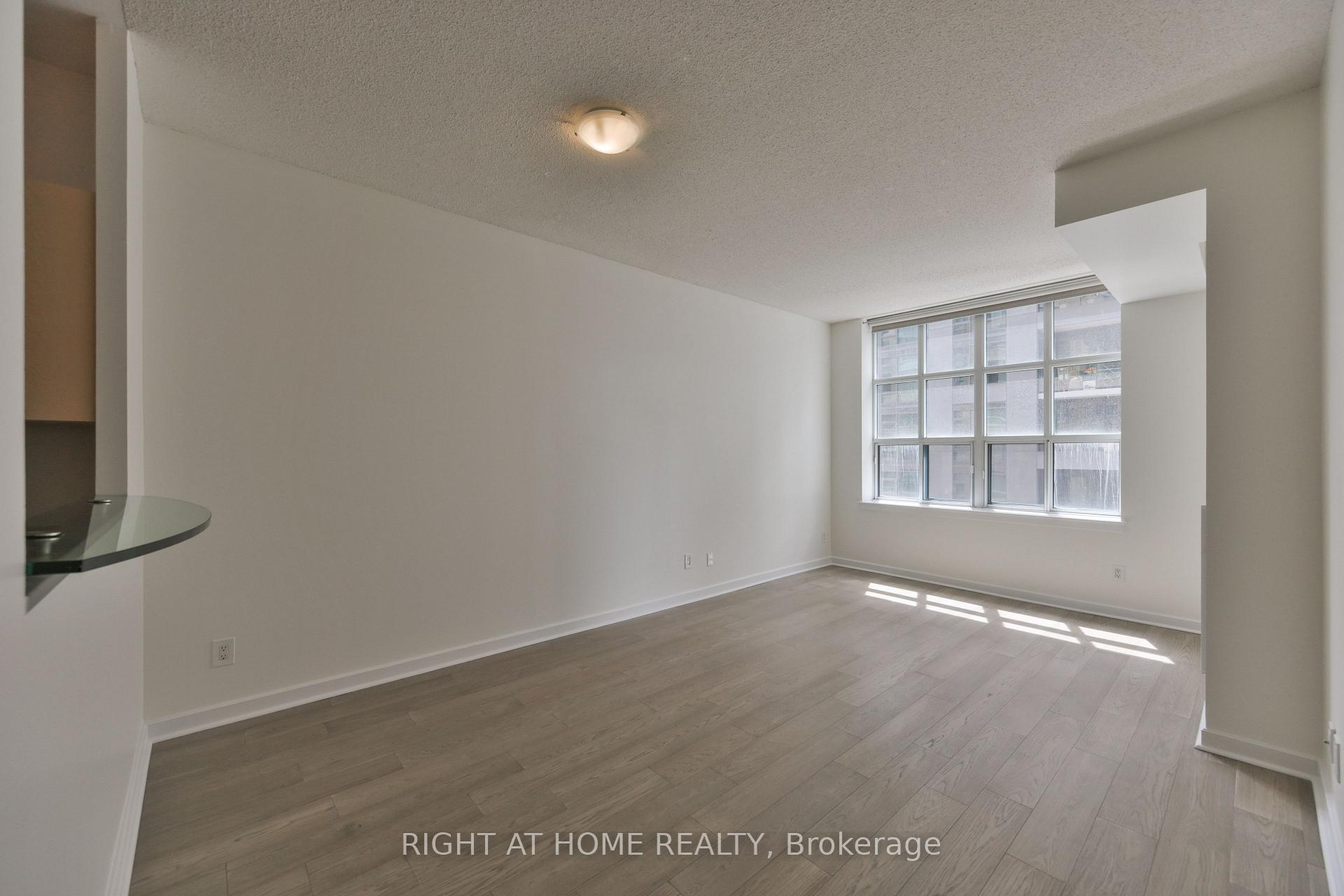 Photo 2 of Unit 621, 438 Richmond Street W, Toronto, Waterfront Communities — HOMEH