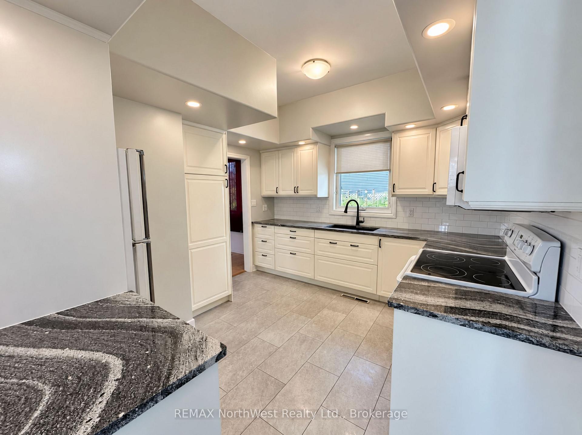 Photo 7 of 226 Fourth Street N, Kenora, North End — HOMEH
