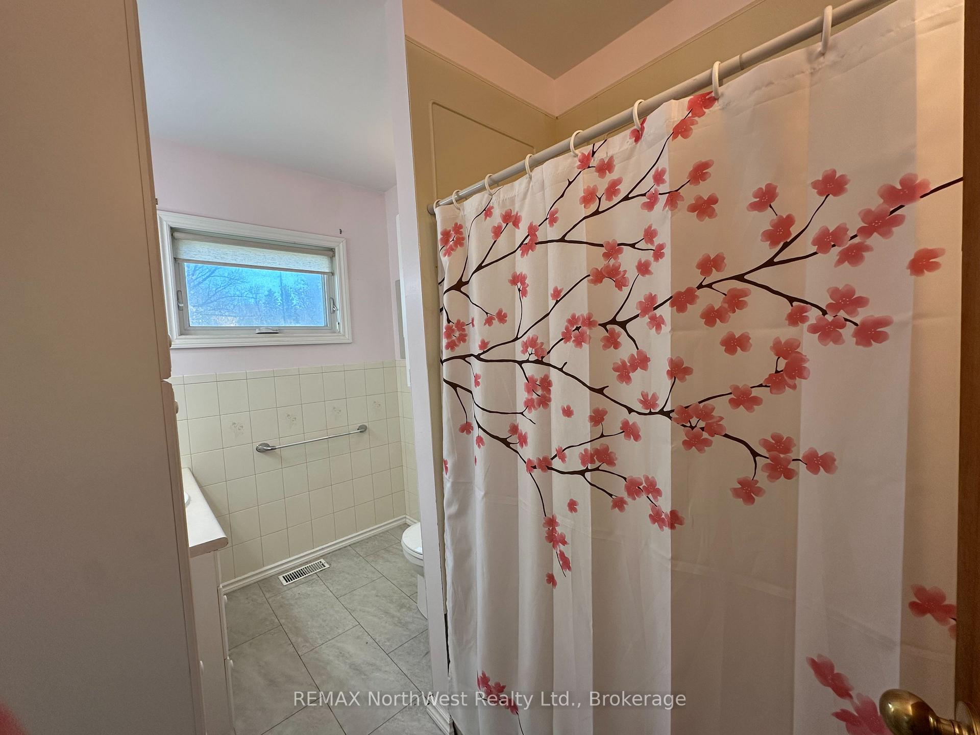 Photo 11 of 226 Fourth Street N, Kenora, North End — HOMEH