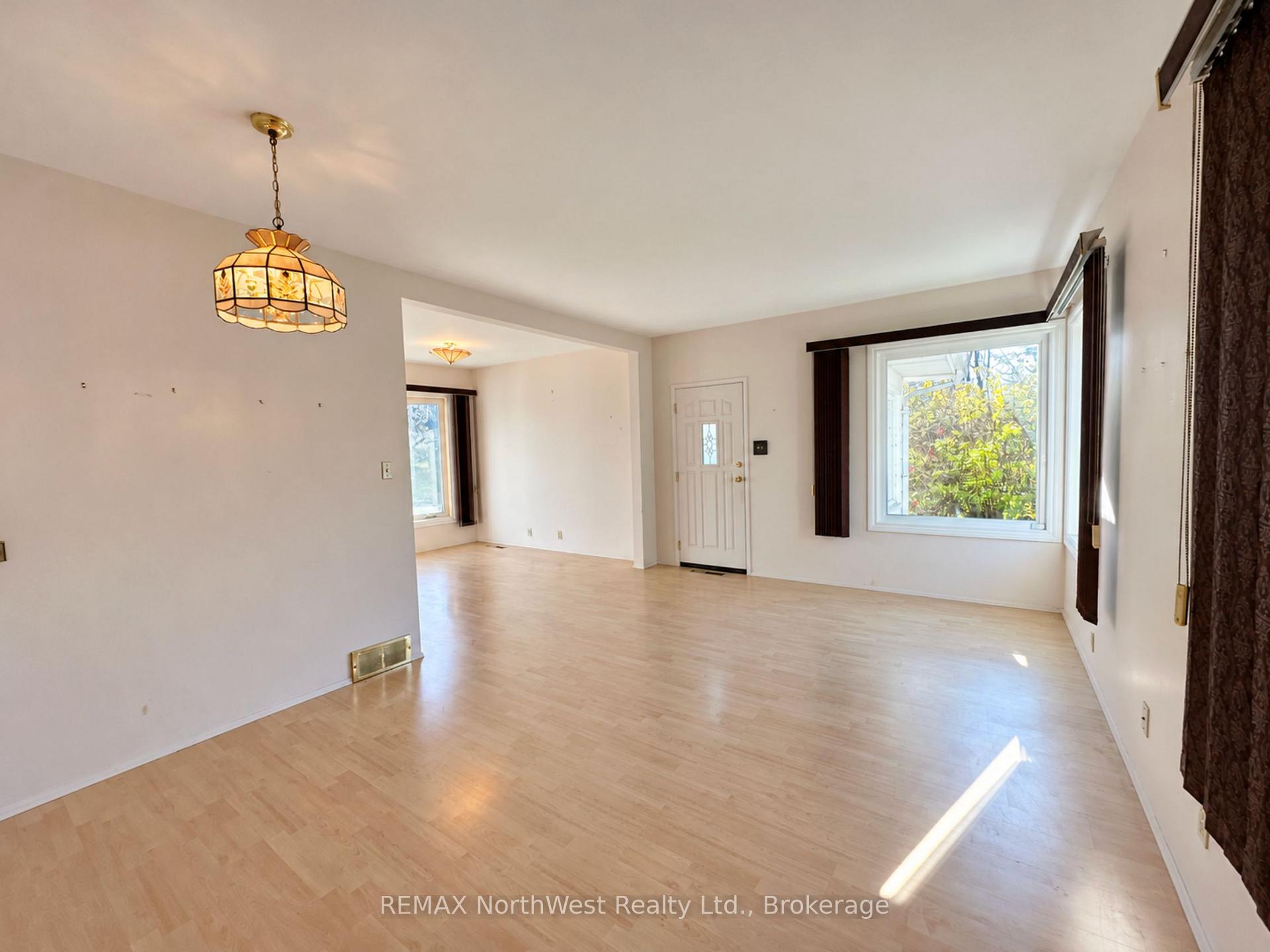Photo 12 of 226 Fourth Street N, Kenora, North End — HOMEH