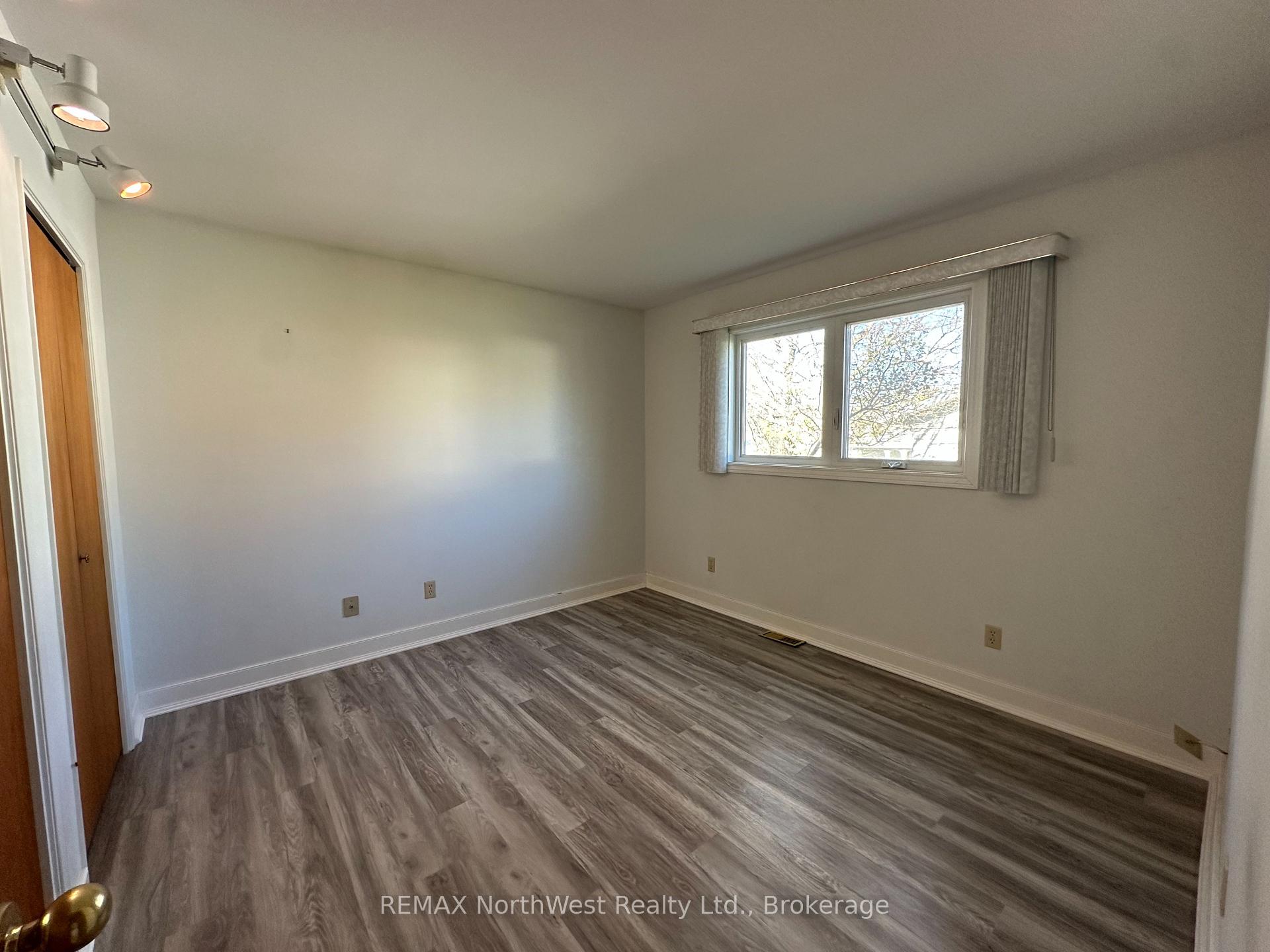 Photo 24 of 226 Fourth Street N, Kenora, North End — HOMEH
