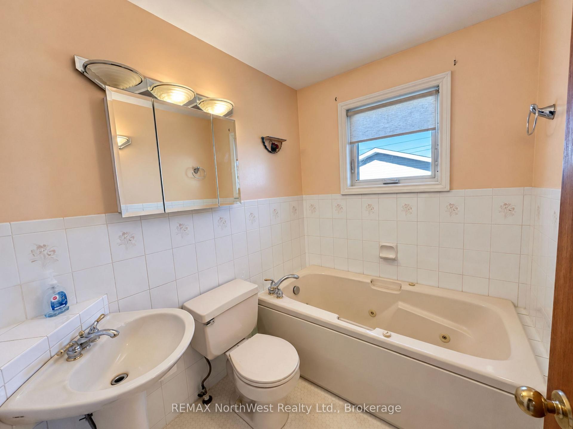 Photo 26 of 226 Fourth Street N, Kenora, North End — HOMEH