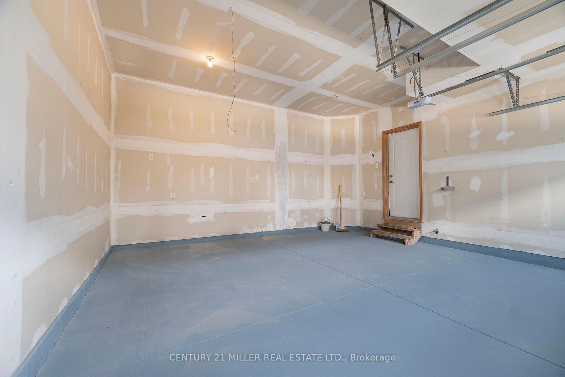 Photo 7 of Unit 33, 2619 Sheffield Boulevard, London, South U — HOMEH