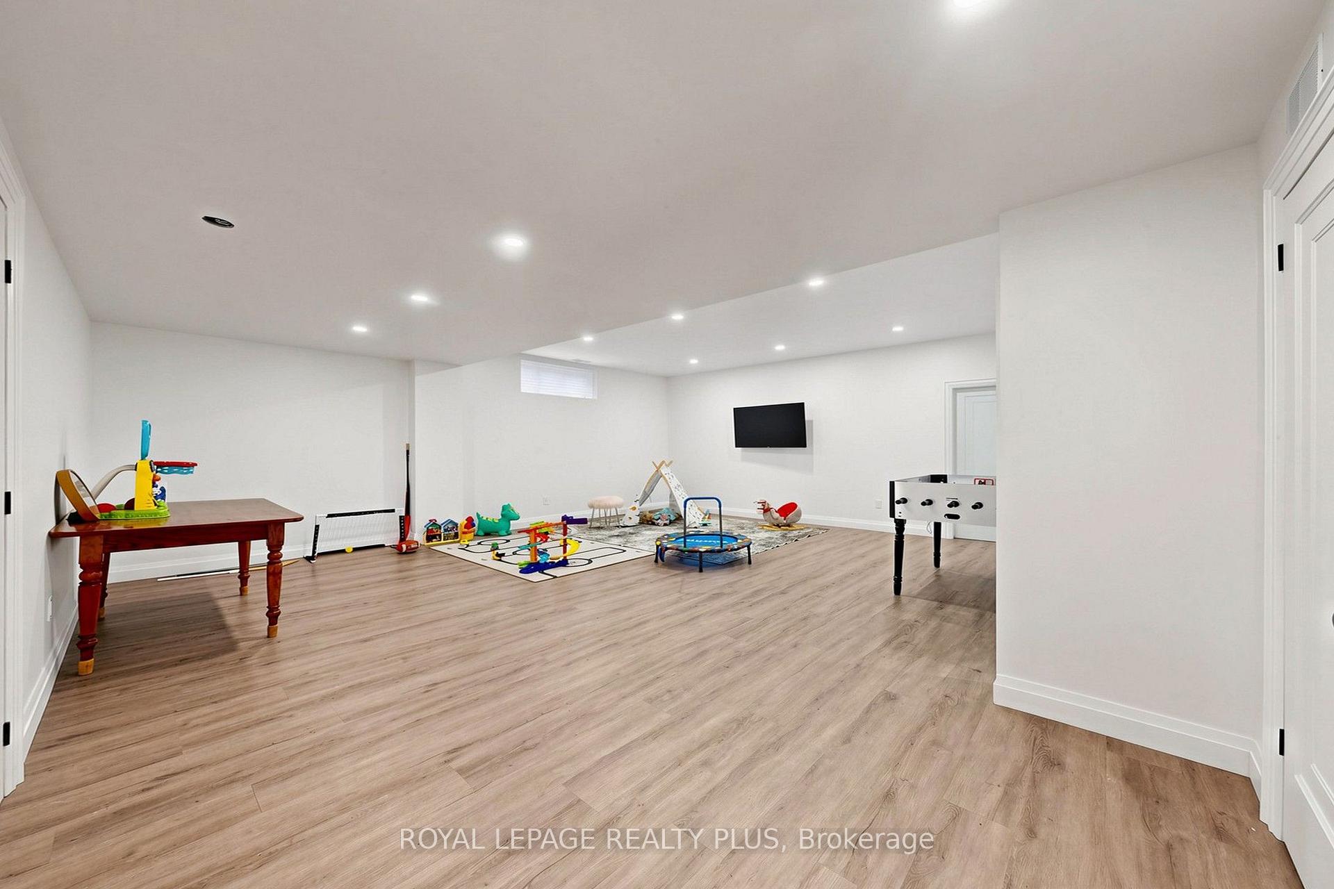 Photo 38 of 274 Dewitt Road, Hamilton, Stoney Creek — HOMEH