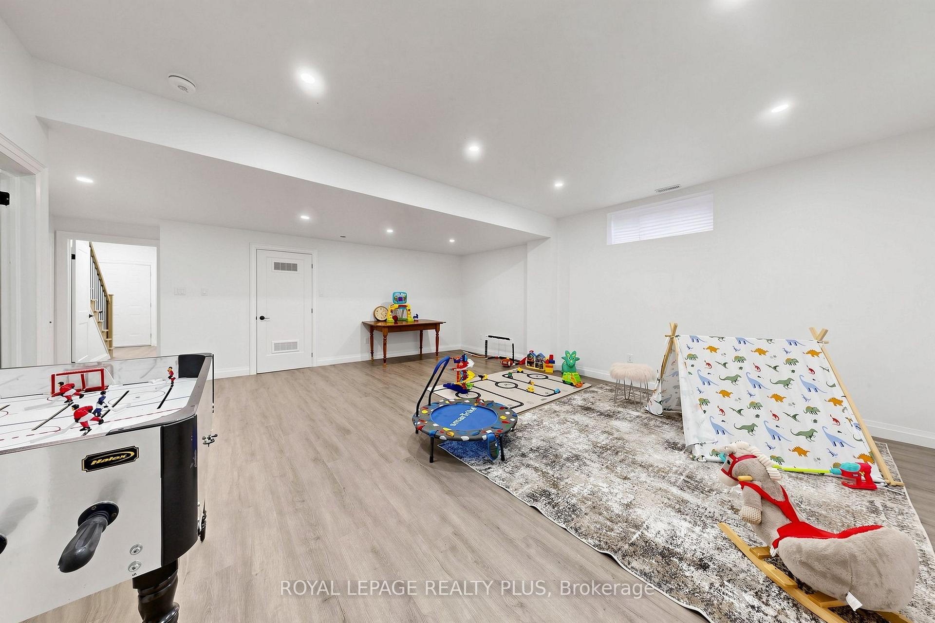 Photo 40 of 274 Dewitt Road, Hamilton, Stoney Creek — HOMEH